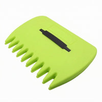 2 Pieces Comb Teeth Plastic Leaf Grabber Curved Panel Hand-Held Leaf Grabber Molded Body Lightweight for Yard Cleanup