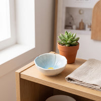 Small Flower Shaped Food Bowl Shallow Flower Pet Bowl Long-Lasting Ceramic Pet Dish Safe for Enclosure