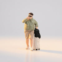 Passenger character/64 Scale Miniature with Suitcase Resin Miniature Figure for Hobbyists, Desktop Display