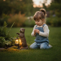 Outdoor Otter Figurine with Lantern Resin Otter Statue with Lantern Weather-Resistant Solar Garden Statue Waterproof for Gardeners, Nature Lovers, Patio, Flower Bed, Walkway