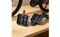 Flashing Mode LED Bike Pedals Anti-Slip Pins LED Bike Pedal 360 Degree Visibility Light up Pedals Waterproof for Night Riding, Commuting