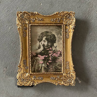 Ornate Carved Picture Frame Antique-Style Resin Photo Frame Gold-Toned Tabletop for Living Room, Bedroom, Entryway