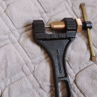 Universal Motorcycle Chain Breaker Heavy Duty Motorcycle Chain Tool Easy to Use High Carbon Steel for Mechanics, DIY Enthusiasts, Workshop, Garage