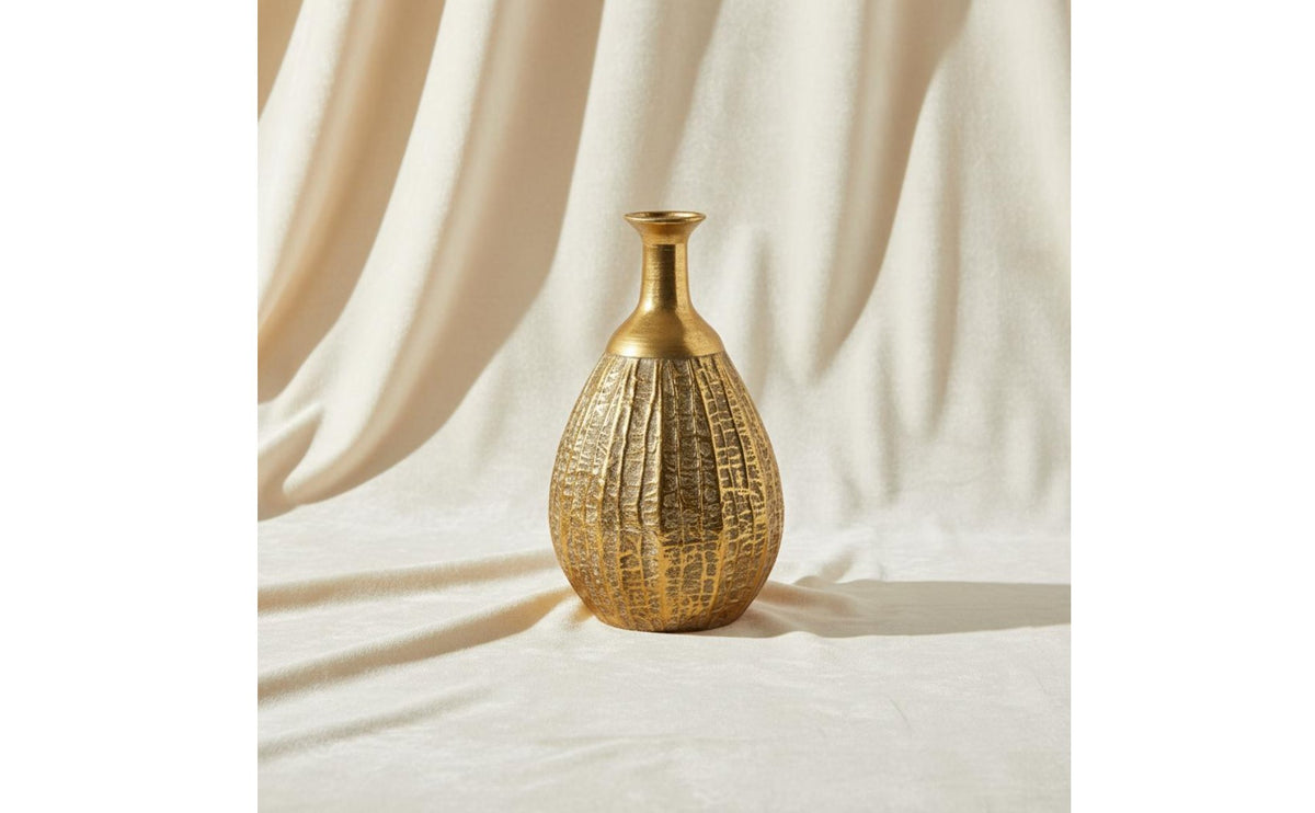 Antique Finish Flower Vase European Hammered Texture Vase Textured Surface Formal Display