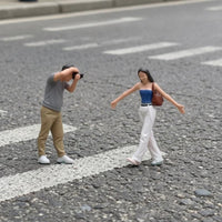 2 Pieces 1/64 Scale Figurine Pair Diorama-Style Hand Painted Tiny Person Realistic Detail Table Ornament for Model Display