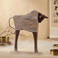 Resin Wood Grain Bull Ornament Vintage-Inspired Rustic Bull Statue Freestanding Home Decor Textured