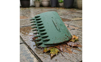 2 Pieces Comb Teeth Plastic Leaf Grabber Curved Panel Hand-Held Leaf Grabber Molded Body Lightweight for Yard Cleanup