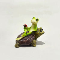 Miniature Frog Statue with Ladybug Micro-Landscape Resin Frog Glossy Plant Pot Hanger Decorative for Terrariums
