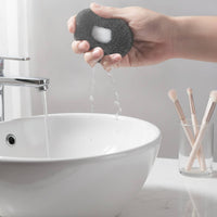 Compact Brush Cleaning Tin with Sponge Portable Scrubbing Sponge Travel-Size Container Easy to Clean for Travelers