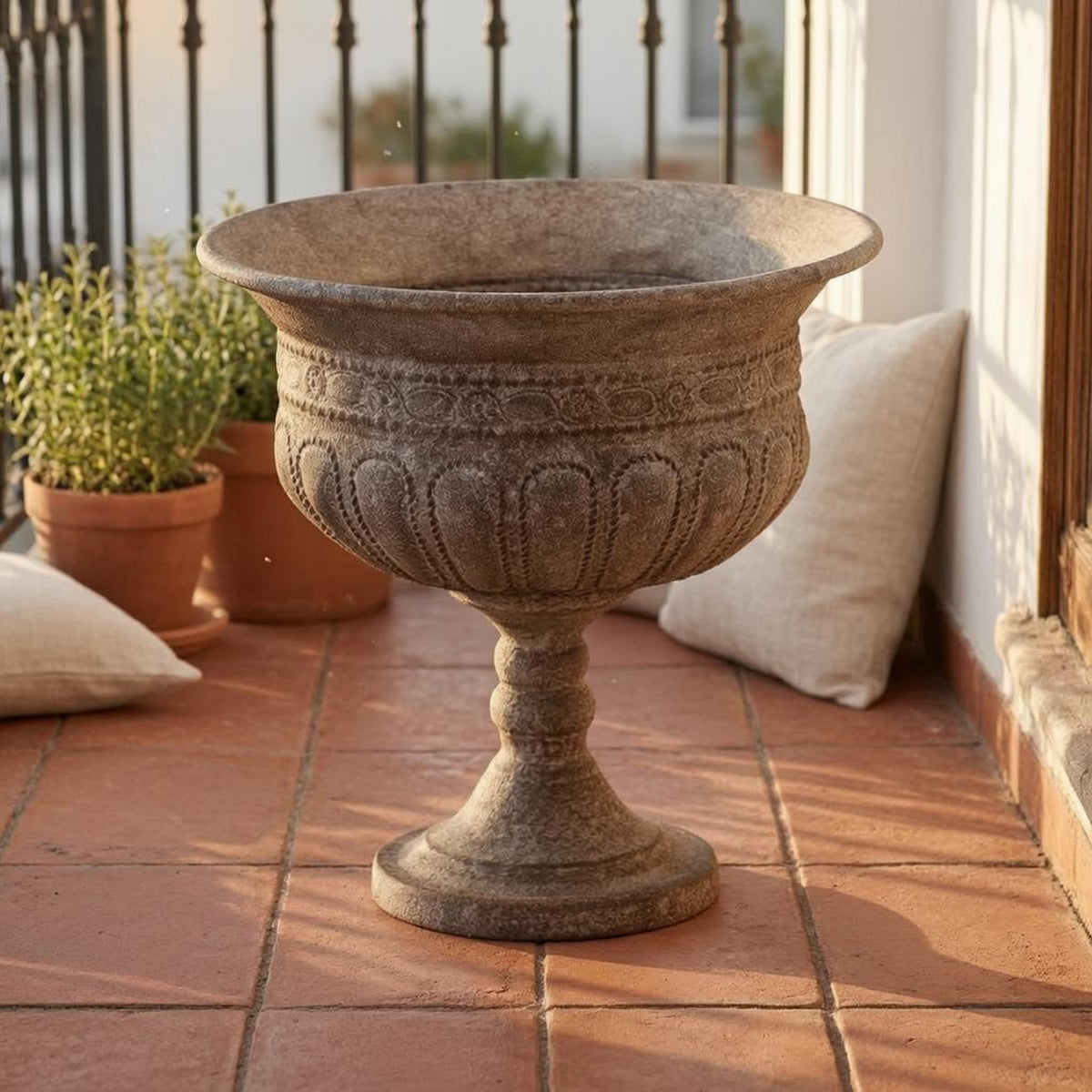 Urn Planter Weathered Finish Urn-Shaped Planter Embossed Detail Pedestal Vase for Courtyard, Balcony
