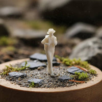 Photo Prop 1:87 Hiking Figure Realistic Design 1/87 Scale Figure for Mountain Scene