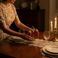 Vintage-Style Strawberry Condiment Set Antique-Look Condiment Stand with Bottles Textured Glass Tableware for Dining Table