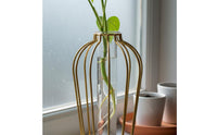 Nordic Design Gold Iron Art Vase Minimalist Design Metal Frame Vase Easy to Clean Wire Frame Flower Holder Artisan-Made for Office