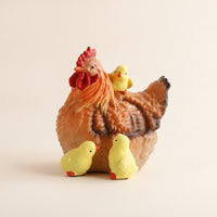 Hen Figurine with Chicks Outdoor Hen Figurine Chicken Garden Statue Compact Sculpture Lifelike for Gardeners, Patio, Flower Beds