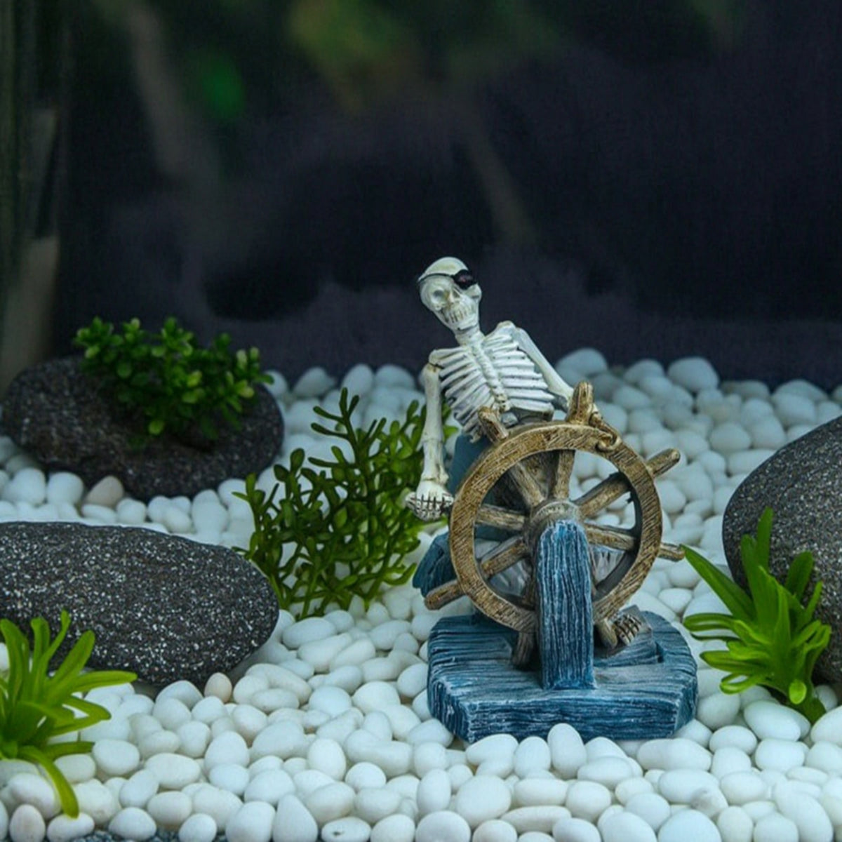 Aquarium Ornament with Nautical Steering Wheel Resin Skeleton Leader Statue Weathered Pirate Leader Ornament with Wheel for Desktop Display