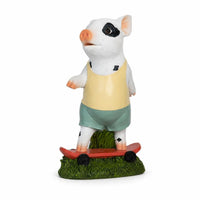 Funny Pig Statue with Skateboard Playful Skateboarder Pig Ornament Decorative Garden Decor Weather-Resistant for Gardeners