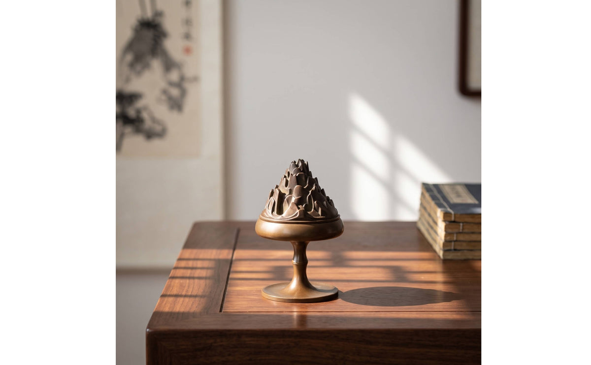 Mountain-Shaped Scent Burner Antique-Historically-Evoking Scent Burner with Mountain Cover Brass-Toned Censer for Tea Room
