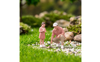 2 Pieces Father and Daughter Figurines 1/64 Detailed Miniature People Figurines Colorful Miniature People Figures for Collectors