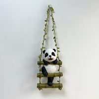 Long-Lasting Resin Climbing Creature Figurine Weather Resistant Creature Rope Ladder Decor Detailed Craftsmanship Wall Sculpture Creative Design for Garden, Outdoor, Balcony, Patio