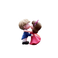 Kissing Couple Figurine Great Gift Cute Couple Dashboard Figure Long-Lasting