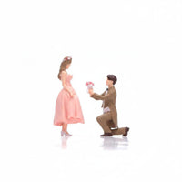 2 Pieces Hand Painted 1/64 Scale Proposal Couple Figurine Detailed Miniature Scene Prop Kneeling Man Proposing Figure Hobby Supply for Model Car Collectors