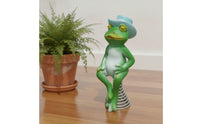 Resin Frog Statue with Spring Cute Frog Figurine Whimsical Sculpture Outdoor for Flowerpot