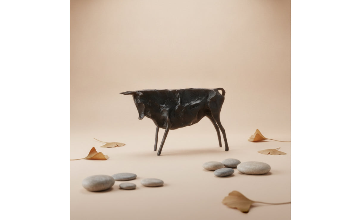 Bull Sculpture Textured Bull Figurine Stylized Creature Figurine for Simplicity Lovers, Living Room, Bookshelf