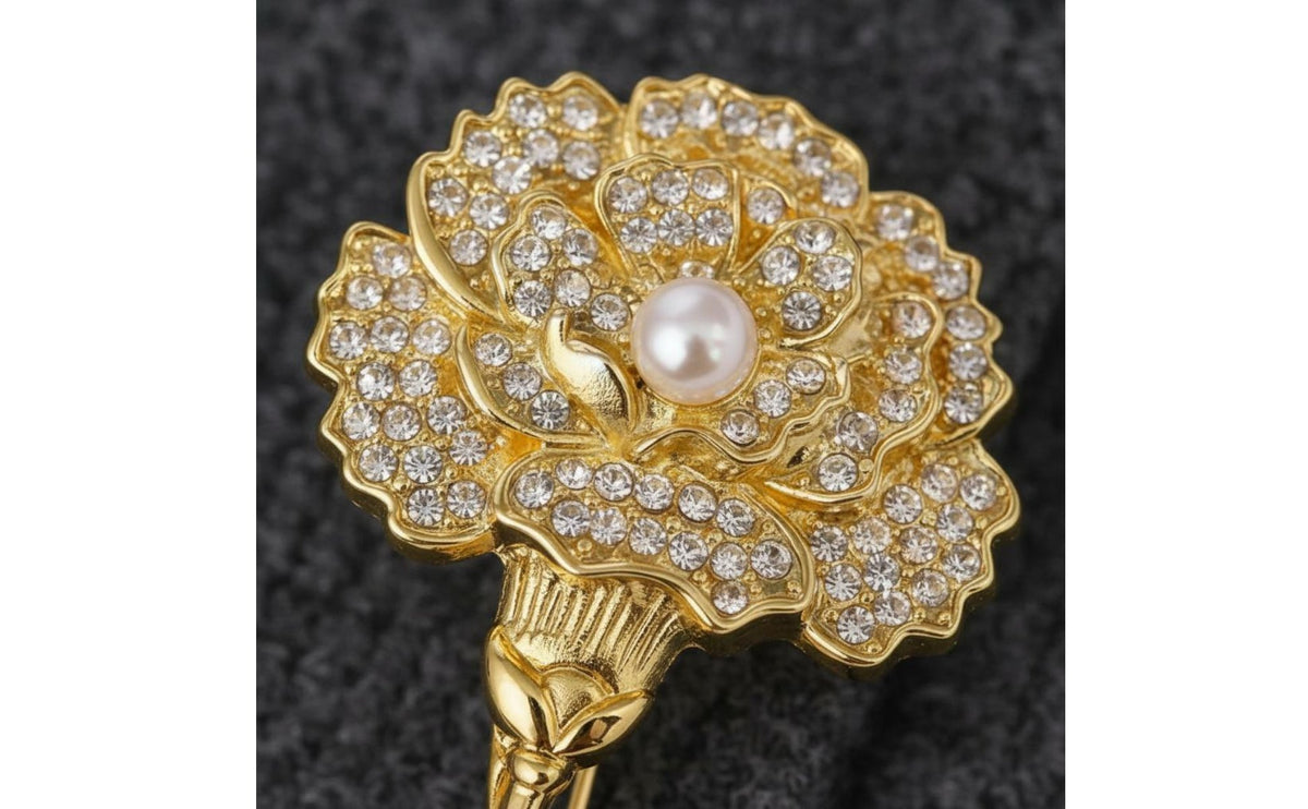 Mother's Day Gift Carnation Flower Brooch Rhinestone Embellished Flower Brooch Elegant Design Floral Lapel Pin Lightweight for Mothers, Women, Grandmothers, Formal Events, Weddings, Parties