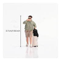 Passenger character/64 Scale Miniature with Suitcase Resin Miniature Figure for Hobbyists, Desktop Display