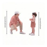 2 Pieces Father and Daughter Figurines 1/64 Detailed Miniature People Figurines Colorful Miniature People Figures for Collectors