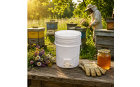 Heavy-Duty Thickened Wall Plastic Honey Pail with Spigot Food-Grade Honey Pail with Gate Valve Sealing Lid Beekeeping Bottling Pail Convenient Carry Handle for Beekeepers, Hobbyists, Apiary, Farm