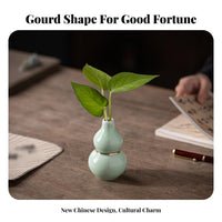Chinese Design Gourd Ornament Elegant Design Gourd Shaped Vase Unique Shape Small Ceramic Vase for Homeowners, Gift Donors, Tea Table, Desktop
