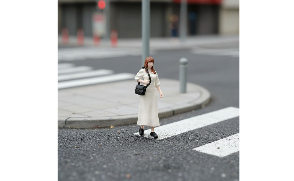 White Dress Female Figurine Hand-Painted Resin Miniature Figurine Resin Miniature Person Realistic Texture Miniature Scene