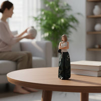 1/18 scale miniature Figurine with Shoulder Bag Detailed Female Figurine Compact Display Model for Collectors