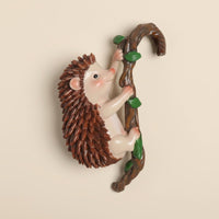 Hedgehog Pot Hugger Weather Resistant Climbing Hedgehog Figurine Hand-Painted Details Hanging Planter Decoration for Gardeners, Patio, Balcony, Yard