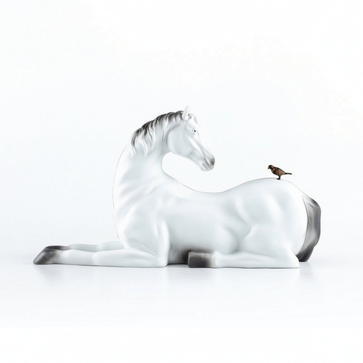 Resin Horse Figurine Decorative Horse Figurine with Bird Sculpture Long-Lasting Decoration Artisan-Made for Art Collectors