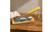 Screw-Style Manual Walnut Nut Splitter Metal and Wood Lever Nut Splitter Tabletop Household Tool Adjustable