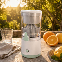 Portable Citrus Juicer Compact Cordless Juicer Cup Built-in Pour Spout