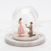 2 Pieces Hand Painted 1/64 Scale Proposal Couple Figurine Detailed Miniature Scene Prop Kneeling Man Proposing Figure Hobby Supply for Model Car Collectors