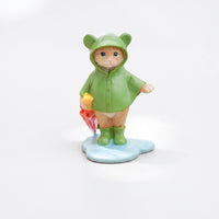 Cat Figurine with Raincoat Compact Cat Figurine with Umbrella Cute Kitten Statue for Desk, Bookshelf, Office
