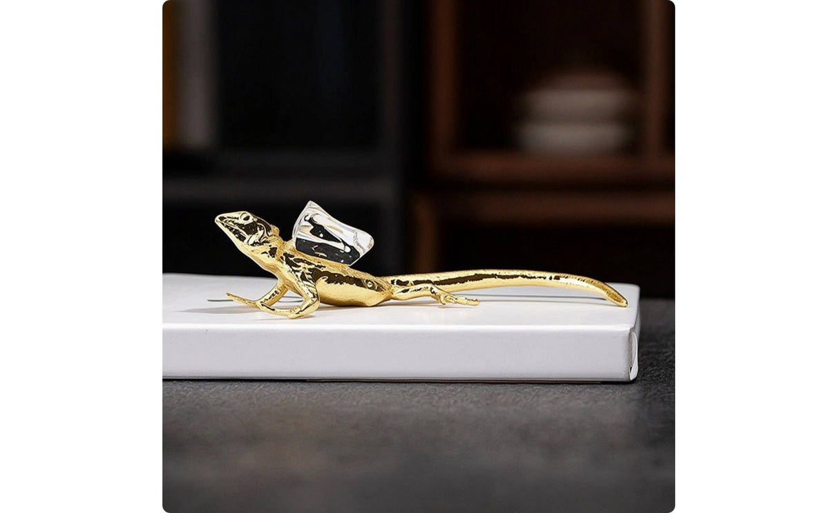 Salamander Ornament with Crystal Decorative Gold Salamander Figurine Realistic Decor for Reptile Lovers, Desk, Office, Study