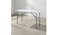 Foldable Design Plastic Folding Table Space Saving Rectangular Folding Table No Assembly Required Easy to Clean for Vendors, Campers, Outdoor, Market Stalls, Camping, Picnics