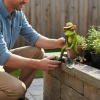 Frog Statue with Shovel Handmade Craft Frog on Shovel Sculpture Yard Art Hand-Painted Outdoor Decor Easy to Install for Desktop