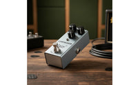 Metal Housing Guitar Compressor Pedal Sustain Control Compressor Pedal Transparent Tone Compression Stompbox Dynamic Smoothing for Stage, Studio, Rehearsal