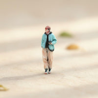 3D Printed 1/64 Scale Photographer Figure Realistic Intricacy Model Scene Person Hand Painted Miniature Scene Accessory Resin Material for Hobbyists, Dioramas