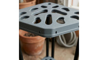 Molded Plastic Fan-Shaped Garden Tool Rack Open Frame Corner Garden Tool Rack Compact