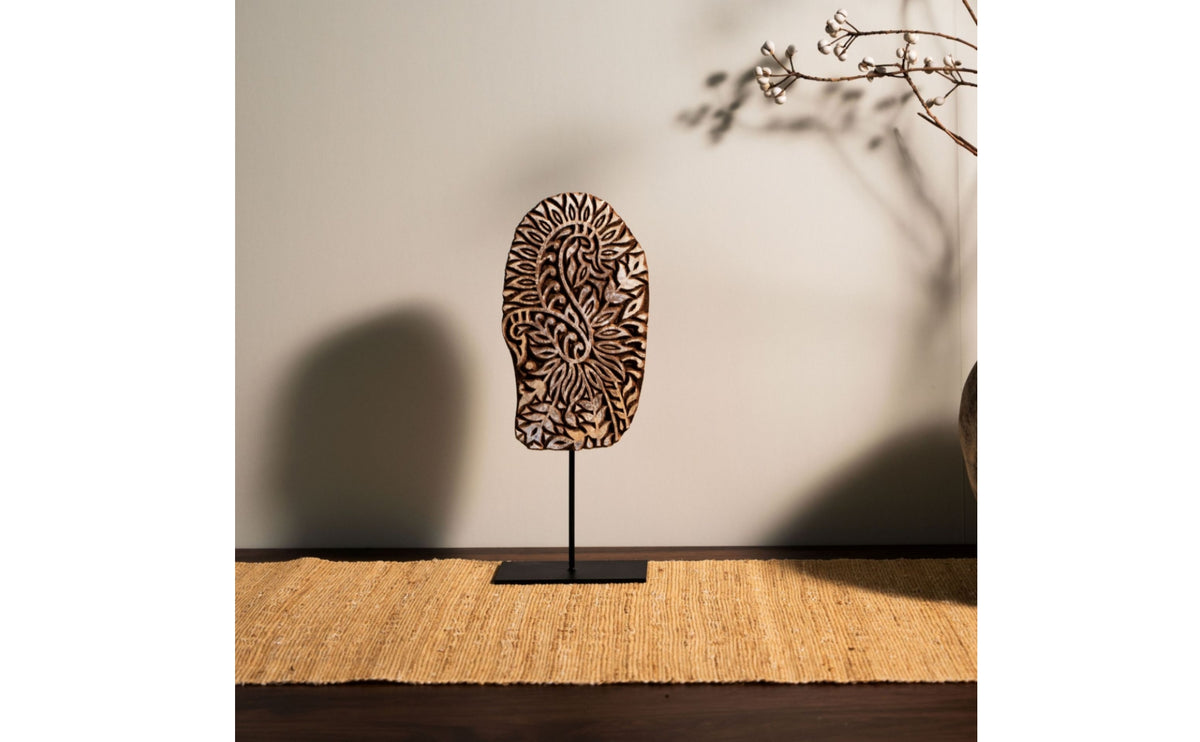Sculpture Decorative Carved Ornament with Metal Stand Modern Leaf Sculpture with Holder for Decluttering Advocates, TV Cabinet, Entryway