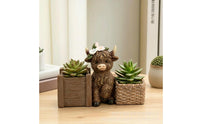 Scottish Cattle Planter Farmhouse-Style Cow Planter with Two Baskets Rustic Patio Statue for Balcony