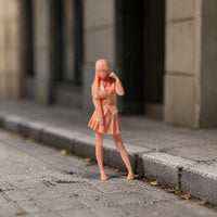 Raised Hand 1/64 Scale Girl Figurine Long Hair 1:64 Girl Figurine Blazer Design Desk Ornament Pleated Skirt