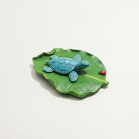 Buoyant Turtle Ornament Resin Turtle on Leaf Weather-Resistant Water Landscape Decoration for Pond Owners, Swimming Pool